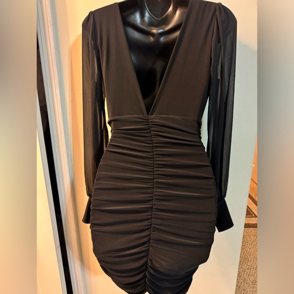 Windsor PTP 14 -15 Deep V Neck Ruched
Scrunched Mini Dress - Picture 8 of 8